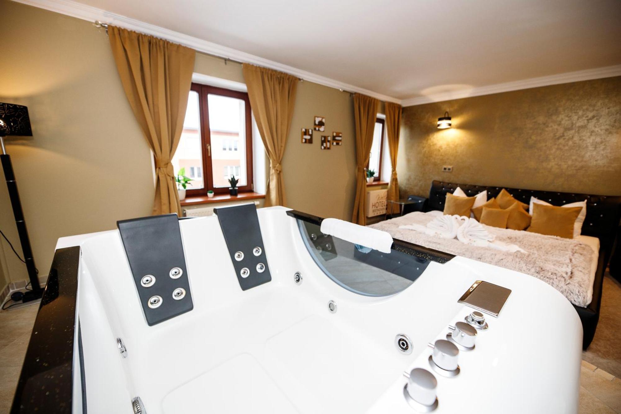 Wellness Hotel Beethoven Chomutov Exterior photo
