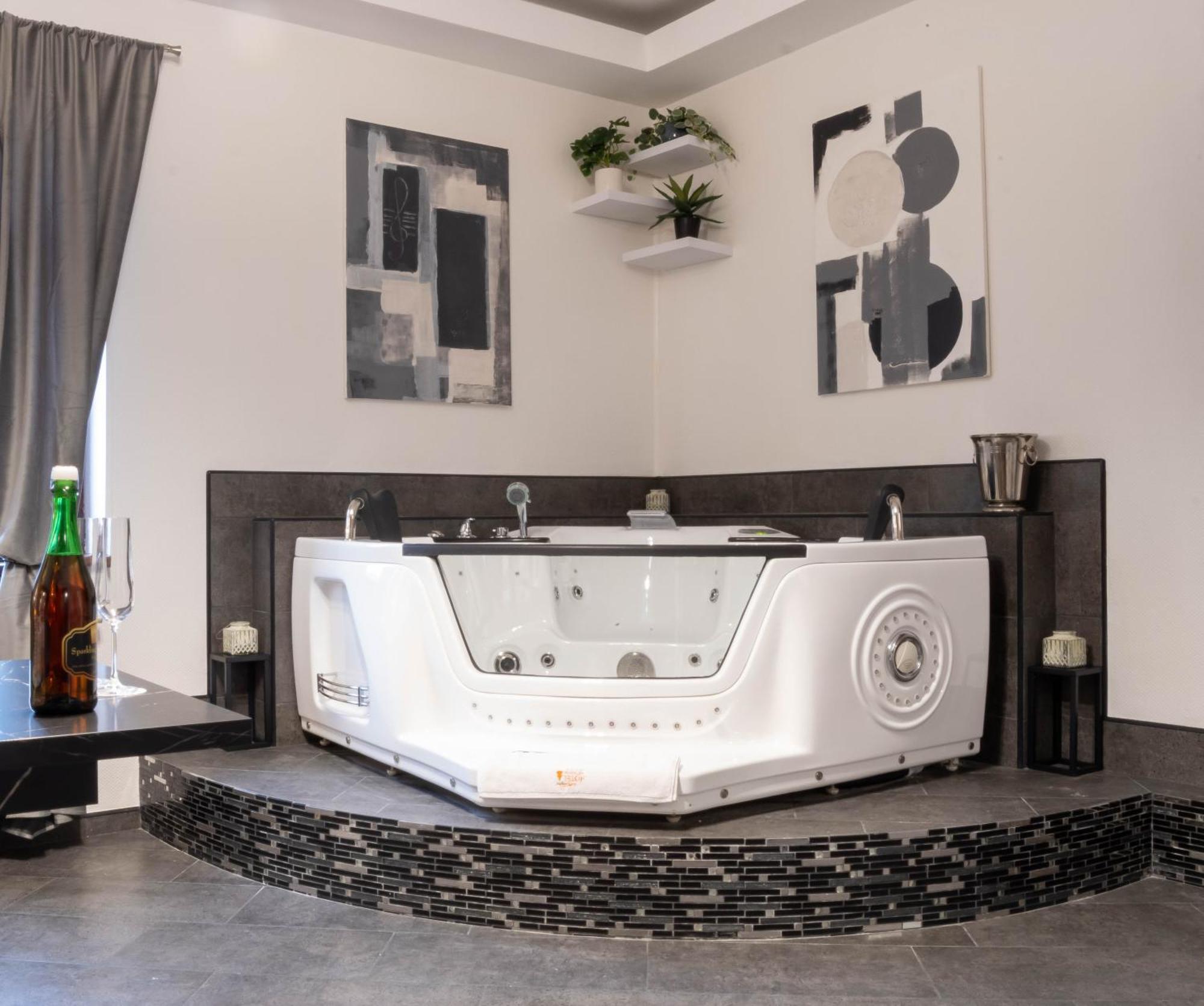 Wellness Hotel Beethoven Chomutov Exterior photo